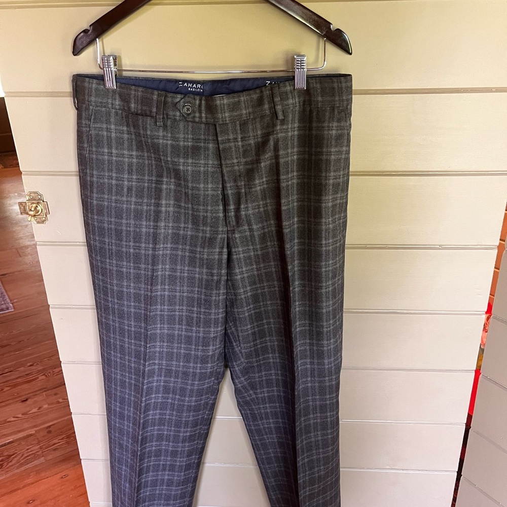 Gray Plaid Men’s Suit - Picture 10 of 11